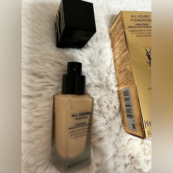 Yves Saint Laurent All Hours Foundation in Gold Packaging LN3 - Picture 5 of 5